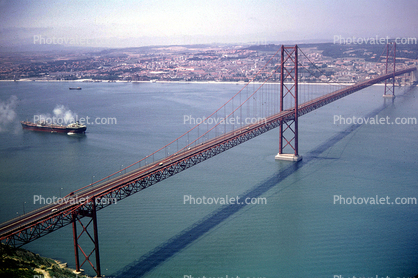 Lisbon Bridge, Suspension