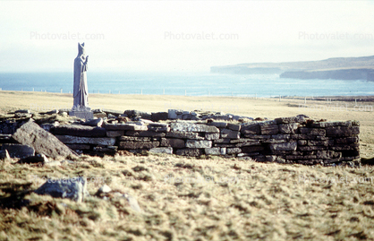 Statue, ruins