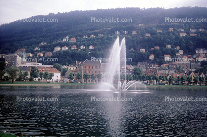 Water Fountain, aquatics, Buildings, Lake, Homes, Houses, Hills