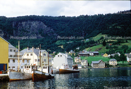 Waterfront, Boats, Docks, houses, mountain, fjord