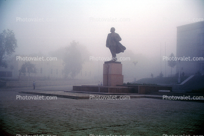 Statue, Lenin, 12 September 1992