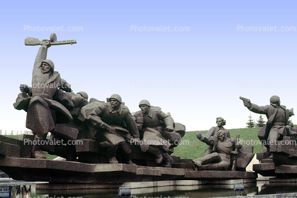 Statue to the Great Patriotic War, Museum of the Great Patriotic War, Kiev, 29 April 1992