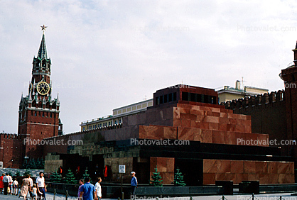 Lenins Tomb, red square, clock tower, buildings