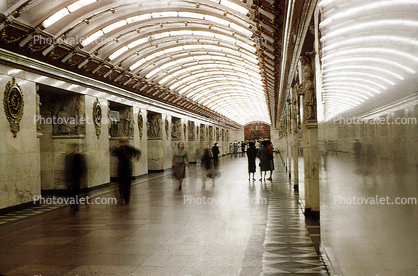 Moscow Subway, walkway, arch, lighting, people