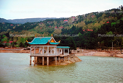 Building on the Lake, beach