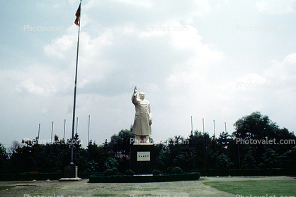 Statue of Mao Tse Tung, landmark