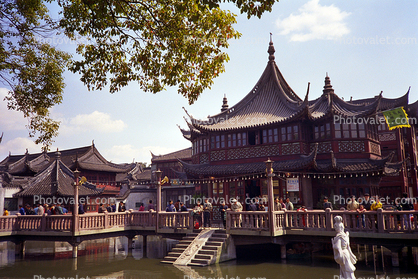 Pagoda Building, Roof, curves