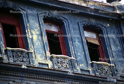 old windows, Old Havana building, sidewalk