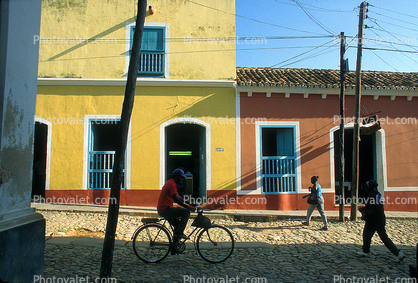 Old Havana building, Curb, sidewalk