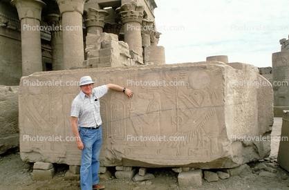 Man Shows art at Luxor Temple, (Thebes), Art, bar-Relief