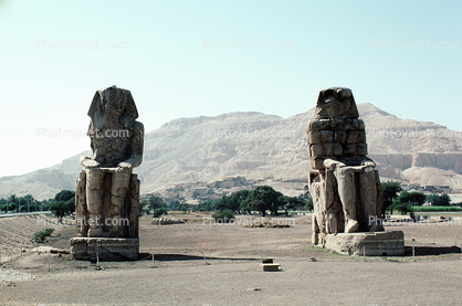 Sitting Colossi of Memnon, twin stone statues of Pharaoh Amenhotep III, Theban necropolis, Colossus, Luxor
