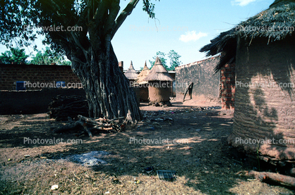 round houses, thatched roofs, Town, City, Bobo-Dioulasso, Houet Province, Sod
