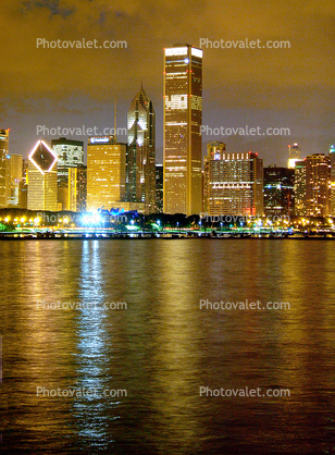 Aon Center and Chicago skyline at Night