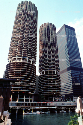 Mixed use Residential Towers, skyscraper, building, tower, Chicago River, Marina City marina, car parking, looking-up
