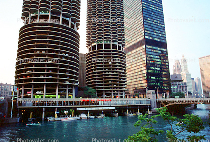 Mixed use Residential Towers, skyscraper, building, tower, Chicago River, Marina City marina, car parking