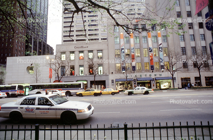 Michigan Avenue, Apple Store, Building, Shops, Store, sidewalk, Taxi Cab, Michigan Avenue