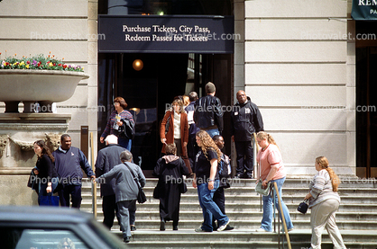 The Art Institute of Chicago, steps, crowds