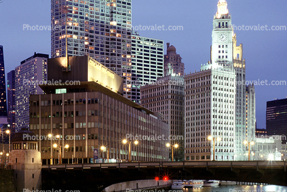 Wrigley Building, Chicago River, Old Sun Times Building, Twilight, Dusk, Dawn, buildings, skyscrapers, cityscape