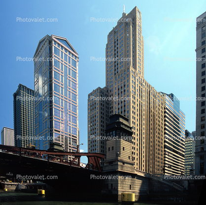 United Building, built 1992, 203.6 m high, Chicago River