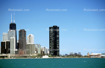 Lake Point Tower, skyscraper, high-rise residential building, Shoreline Drive