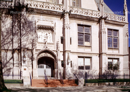 Saint Edmund School, 200 South Oak Park Avenue