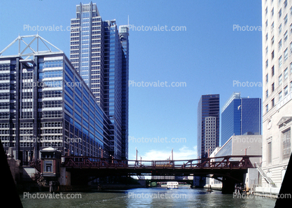 100 North Riverside Plaza, Boeing World Headquarters, Chicago River