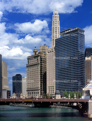 Chicago River, Mather Tower, State Street Bridge, skyline, hotel