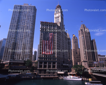 Wrigley Building, Chicago River