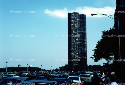 Lake Point Tower, skyscraper, high-rise residential building, cars, automobiles, vehicles, August 1982, 1980s