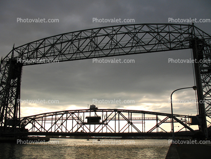 Duluth Aerial Lift Bridge, Harbor