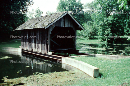 Pond, structure