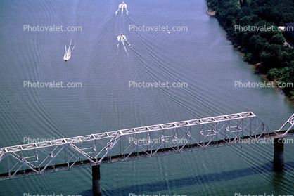 Bridge, Boats, water, waves, Cincinnati, 7 September 1997