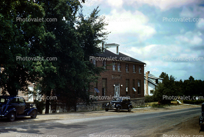 Rio Grande College, building, cars, 1940s