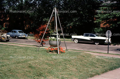 Cars in Suburbia, Tripod with Flower Pot, lawn, frontyard, 1950s