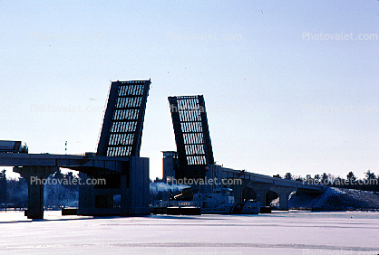 Draw Bridge, Ice, Green Bay