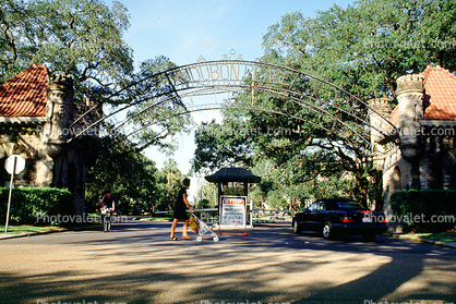 Audubon Place, Arch, Entrance