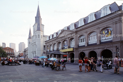 the French Quarter, Buildings, sidewalk cafe