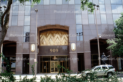 909, First Bank and Trust Tower, Art-deco entrance, doorway, statue, gold leaf, building, LL&E Tower, 909 Poydras Tower