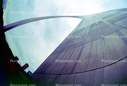 The Gateway Arch, looking-up