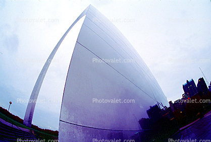 The Gateway Arch, looking-up