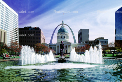 Dome, Historical Old Courthouse, The Gateway Arch, Water Fountain, aquatics, Cityscape, Buildings, Downtown, Exterior, Outdoors, Outside, landmark