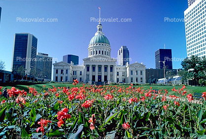 Saint Louis Old Courthouse, Dome, Downtown, Outdoors, Outside, Exterior, Garden, Lawn, Tulip Flowers