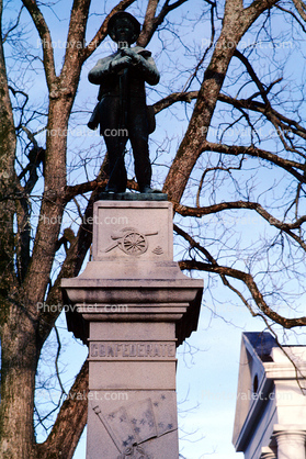 Civil War Confederate Statue, Monument to traitors, roadside