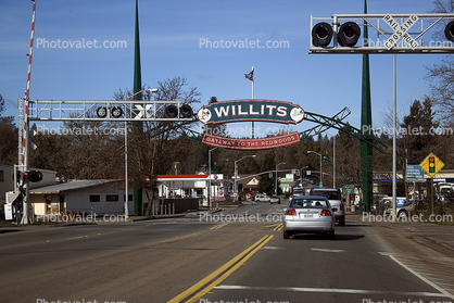 Railroad Crossing, cars, Willits Arch, standing over US Highway 101, Gateway to the Redwoods