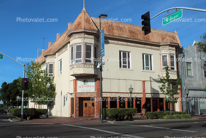 Trevinos Bar & Grill, restaurant, Downtown Merced, buildings