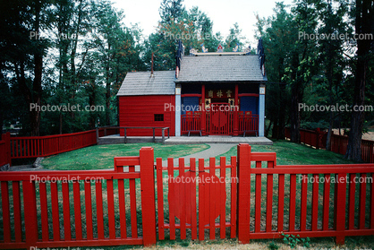 Red Picket fence, Weaverville