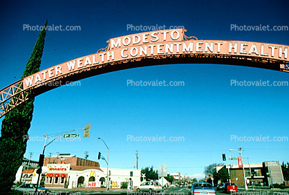 Modesto Arch