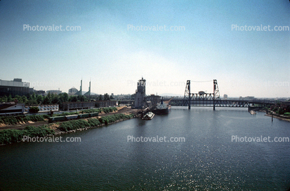 Steel Bridge, Willamette River, Portland, Oregon, waterfront, riverfront, water