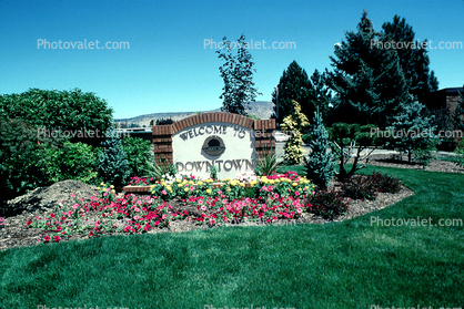 Welcome to Klamath, Sign, Signage