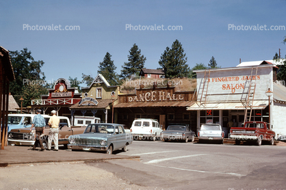 3 Fingered Jacks Saloon, Cars, Winthrop, August 1972